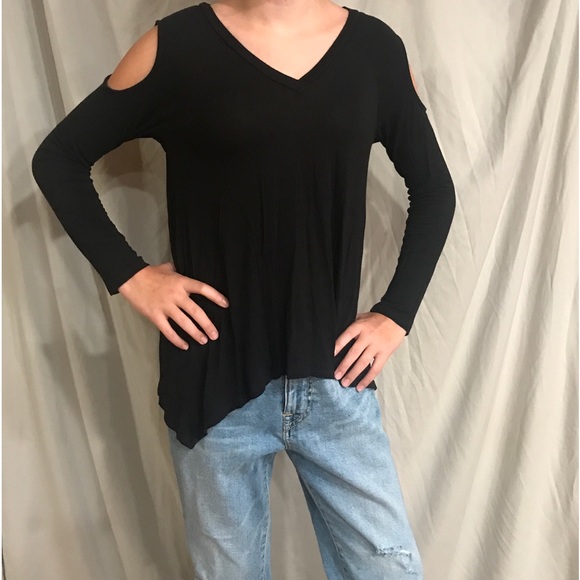 Open shoulder top - Picture 1 of 4